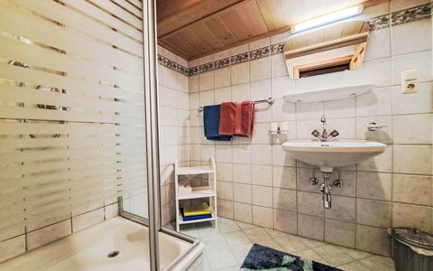 Hippach 718: Flooring, Floor, Interior Design, Wood, Plumbing Fixture, Room, Ceiling, Furniture, Bathroom, Plumbing