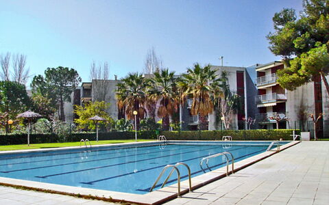 Reus Mediterrani: Sky, Water, Plant, Property, Swimming Pool, Building, Azure, Tree, Body Of Water, Architecture