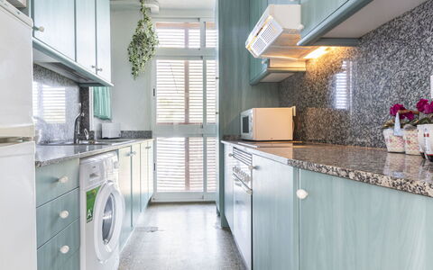 Reus Mediterrani: Cabinetry, Countertop, Property, Kitchen, Kitchen Stove, Interior Design, Building, Architecture, Flooring, Floor