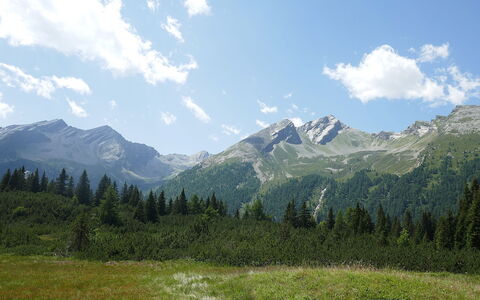 Larice: Sky, Mountain, Mountainous Landforms, Cloud, Nature, Natural Environment, Hill, Mountain Range, Natural Landscape, Wilderness