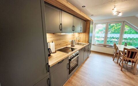 Ferienhuus Up Hütten: Countertop, Flooring, Kitchen, Interior Design, Furniture, Wood, Floor, Cabinetry, Ceiling, Wood Flooring