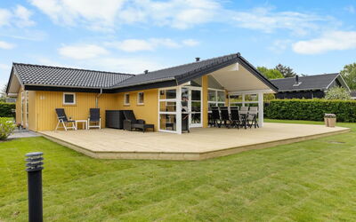 Frederikke - 875M from the Sea