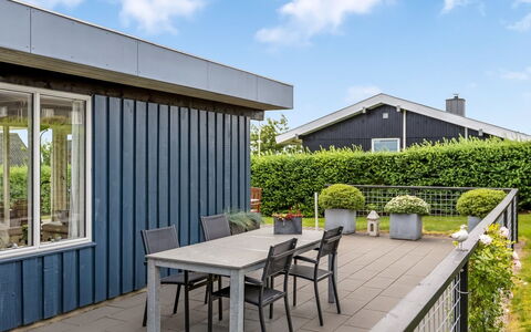 Nielsine - 250M from the Sea: Home, Shade, Siding, Garden, Outdoor Furniture, Yard, Porch, Landscaping, Plank, Hardwood
