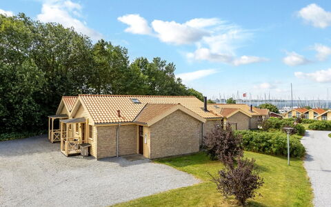 Rouwen - 120M from the Sea: Home, Residential Area, House, Roof, Cottage, Estate, Driveway, Suburb, Siding