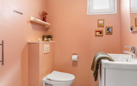 Leonard - 130M from the Sea: Bathroom, Plumbing Fixture, Toilet Seat, Toilet, Interior Design, Sink, Plumbing, Flooring, Floor, Tap