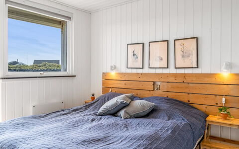 Leonard - 130M from the Sea: Wood, Bedroom, Bedding, Bed, Bed Sheet, Linens, Flooring, Interior Design, Floor, Bed Frame