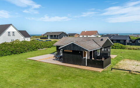 Leonard - 130M from the Sea: Building, House, Roof, Home, Architecture, Residential Area, Cottage, Land Lot, Rural Area, Siding