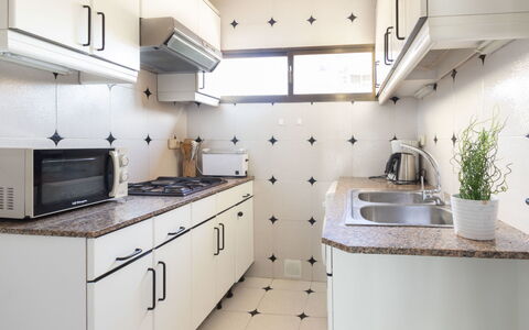 Horta del Mar: Cabinetry, Countertop, Property, Building, Furniture, Plant, Kitchen Stove, Kitchen, Kitchen Appliance, Flowerpot