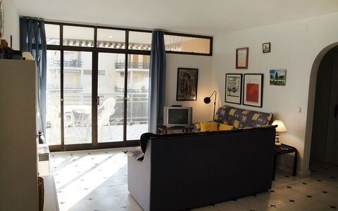 Horta del Mar: Room, Property, Building, Interior Design, Ceiling, Floor, Furniture, Architecture, Wall, House