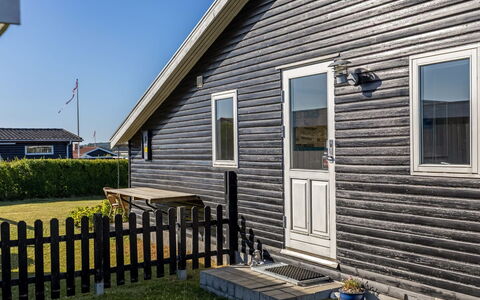 Raymond - 175M from the Sea: Wood, Siding, Cottage, Home, Plank, Hardwood, Deck, Porch, Lumber