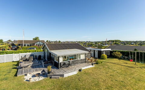 Raymond - 175M from the Sea: Estate, Shade, Driveway, Farmhouse
