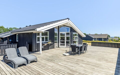 Ariadne - 400M from the Sea: 