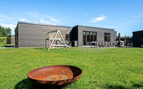Abbo - 750M from the Sea: Grass, Home, Land Lot, Lawn, Garden, Siding, Yard, Cottage, Shade, Landscaping