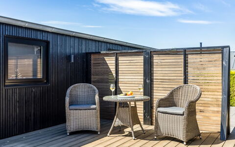 Tecumseh - 300M from the Sea: Apartment, Condominium, Estate, Balcony, Villa, Hotel