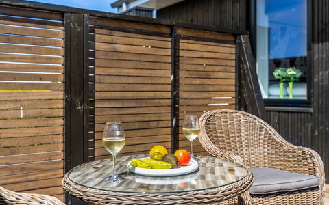 Tecumseh - 300M from the Sea: Apartment, Condominium, Estate, Balcony, Villa, Hotel