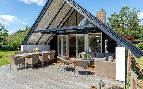 Frodde - 200M from the Sea: Home, Cottage, Porch, Hardwood, Siding, Deck, Shade, Plank, Estate, Garden Buildings