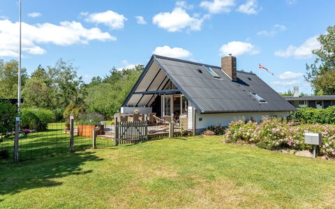 Frodde - 200M from the Sea: Home, Cottage, Porch, Hardwood, Siding, Deck, Shade, Plank, Estate, Garden Buildings