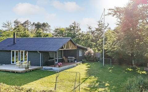 Meglena - 250M from the Sea: Grass, Grassland, Land Lot, Cottage, Rural Area, Meadow, Garden Buildings, Garden, Shed