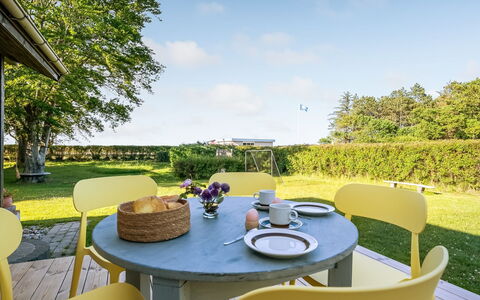 Meglena - 250M from the Sea: Grass, Grassland, Land Lot, Cottage, Rural Area, Meadow, Garden Buildings, Garden, Shed