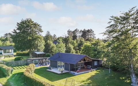 Meglena - 250M from the Sea: Grass, Grassland, Land Lot, Cottage, Rural Area, Meadow, Garden Buildings, Garden, Shed