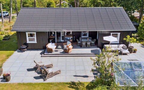 Botwith - 125M from the Sea: Home, Cottage, Porch, Siding, Farmhouse, Outdoor Structure