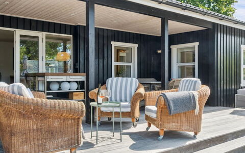 Botwith - 125M from the Sea: Home, Cottage, Porch, Siding, Farmhouse, Outdoor Structure