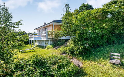 Albert - 300M from the Sea: Wood, Home, Porch, Deck, Hardwood, Roof, Wood Stain, Wood Flooring, Eco Hotel