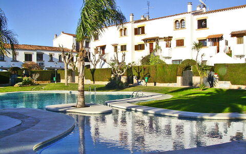 Villa Jardin: Water, Sky, Plant, Building, Window, Nature, Azure, Tree, Lighting, Urban Design