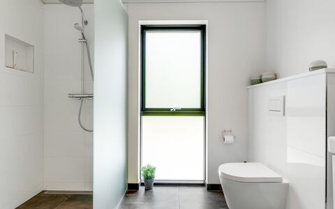 Sighvat - 300M from the Sea: Wall, Flooring, Interior Design, Bathroom, Floor, Toilet, Plumbing Fixture, Toilet Seat, Ceiling, Room