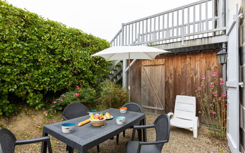 La Tréherais: Apartment, Balcony, Condominium, Chair, Aluminium, Handrail, Hardwood, Daylighting, Penthouse Apartment, Deck