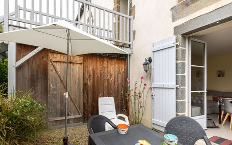 La Tréherais: Apartment, Balcony, Condominium, Chair, Aluminium, Handrail, Hardwood, Daylighting, Penthouse Apartment, Deck