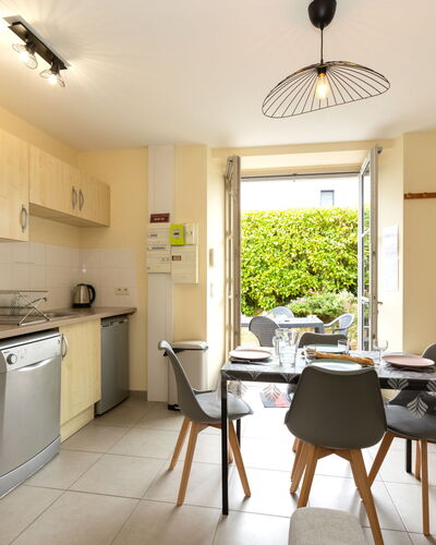 La Tréherais: Apartment, Balcony, Condominium, Chair, Aluminium, Handrail, Hardwood, Daylighting, Penthouse Apartment, Deck