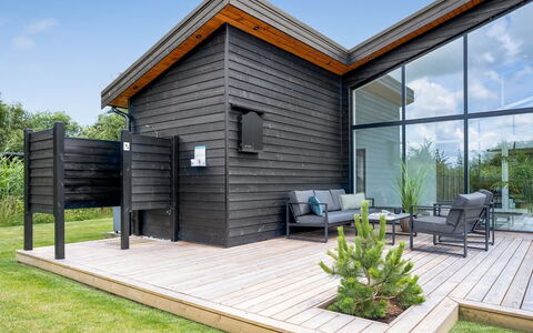 Apelone - 900M from the Sea: Wood, Siding, Hardwood, Home, Plank, Deck, Composite Material, Porch, Wood Flooring, Cottage