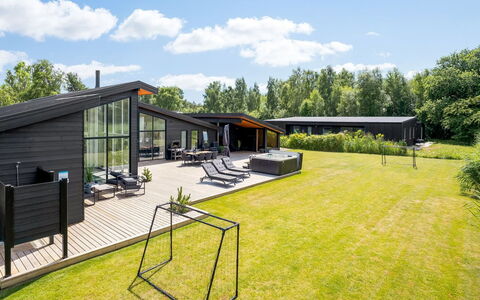 Apelone - 900M from the Sea: Estate, Cottage, Garden, Shade, Landscaping, Eco Hotel, Farmhouse, Garden Buildings, Yard, Siding