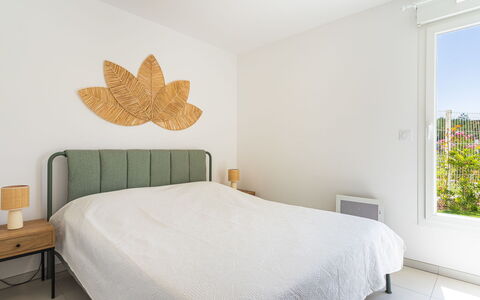 Le Lavandou 450: Bed, Furniture, Bedding, Bedroom, Interior Design, Bed Sheet, Wood, Linens, Flooring, Floor