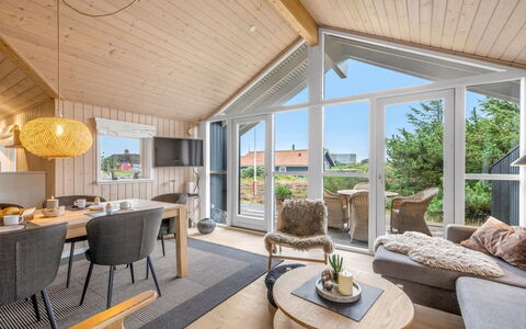 Effie - 500M from the Sea: Wood, Home, Cottage, Door, Siding, Estate, Hardwood, Wood Stain, Plank, Porch
