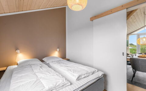 Effie - 500M from the Sea: Wood, Ceiling, Interior Design, Bed, Bedroom, Bed Frame, Bedding, Bed Sheet, Room, Linens