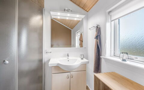 Effie - 500M from the Sea: Plumbing Fixture, Interior Design, Flooring, Wood, Floor, Ceiling, Bathroom Sink, Sink, Bathroom, Tap
