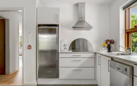Ilmo - 1.9Km from the Sea: Kitchen Appliance, Kitchen, Countertop, Major Appliance, Cabinetry, Flooring, Interior Design, Home Appliance, Wood, Home