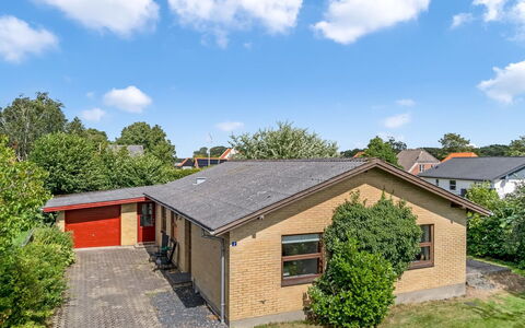 Ilmo - 1.9Km from the Sea: Cottage, Backyard, Yard, Garden Buildings, Shed, Siding, Outdoor Furniture, Log Cabin, Outdoor Structure, Shack