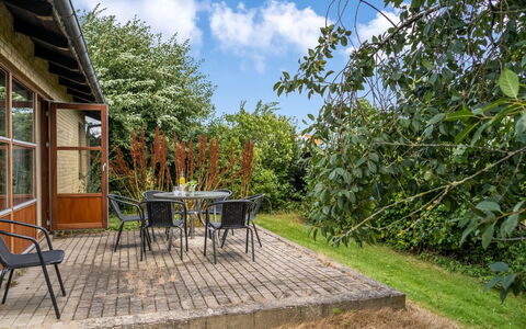 Ilmo - 1.9Km from the Sea: Cottage, Backyard, Yard, Garden Buildings, Shed, Siding, Outdoor Furniture, Log Cabin, Outdoor Structure, Shack