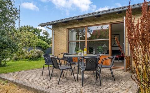 Ilmo - 1.9Km from the Sea: Cottage, Backyard, Yard, Garden Buildings, Shed, Siding, Outdoor Furniture, Log Cabin, Outdoor Structure, Shack