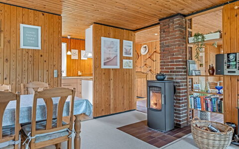 Menard - 1.2Km from the Sea: Roof, House, Home, Cottage, Door, Siding, Deck, Porch, Plank, Hardwood