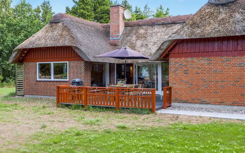 Menard - 1.2Km from the Sea: Roof, House, Home, Cottage, Door, Siding, Deck, Porch, Plank, Hardwood