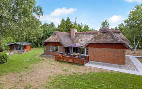 Menard - 1.2Km from the Sea: Roof, House, Home, Cottage, Door, Siding, Deck, Porch, Plank, Hardwood
