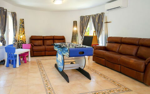 Gekko: Interior Design, Furniture, Flooring, Floor, Couch, Ceiling, Room, Lighting, Living Room, Apartment