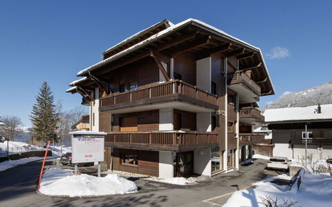 Villars 110: Residential Area, Slope, Freezing, Balcony, Winter, Snow, Siding
