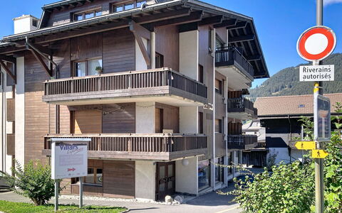 Villars 110: Balcony