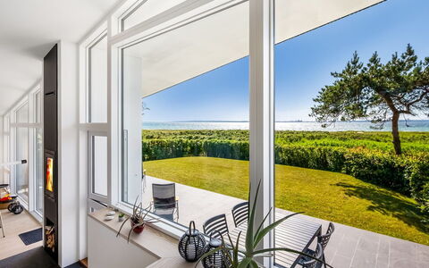Nille - 30M from the Sea: Wood, Home, Porch, Deck, Hardwood, Roof, Wood Stain, Wood Flooring, Eco Hotel