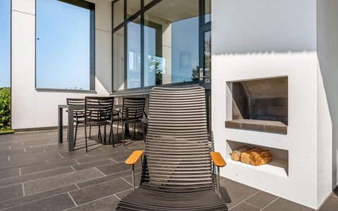 Nille - 30M from the Sea: Wood, Home, Porch, Deck, Hardwood, Roof, Wood Stain, Wood Flooring, Eco Hotel